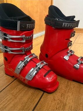 Lange Men's Red Ski Boots with Silver Buckles
